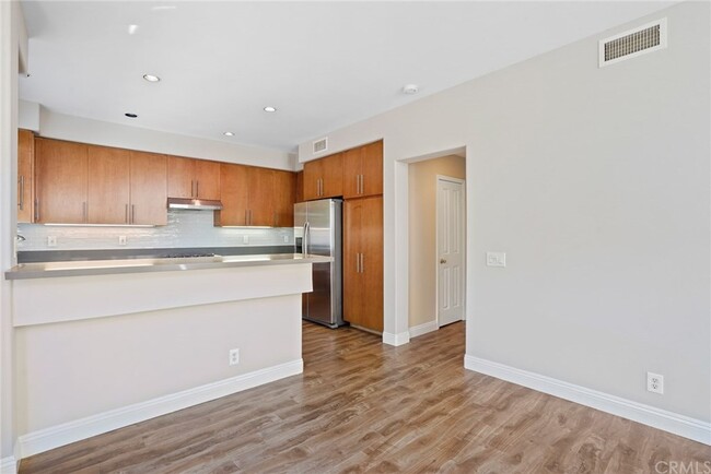 Building Photo - 110 Lessay-