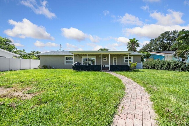 Building Photo - 3596 Beach Dr SE