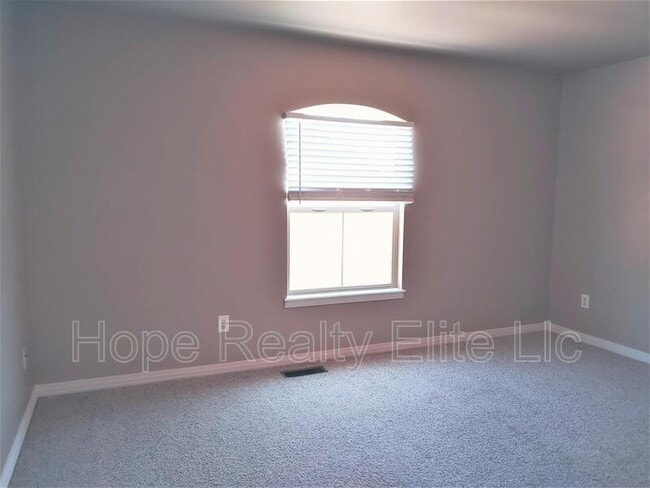 Building Photo - 1555 Promontory Bluff View