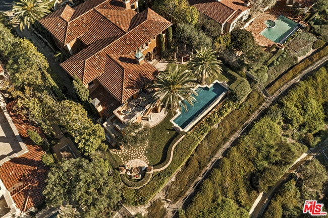 Building Photo - 28 Deep Sea