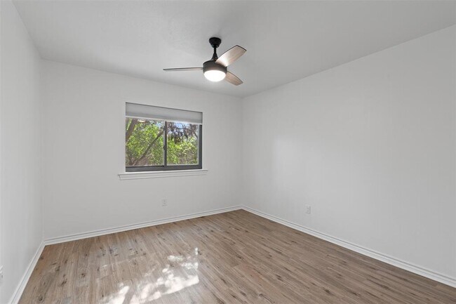 Building Photo - 104 Timpanagos Dr