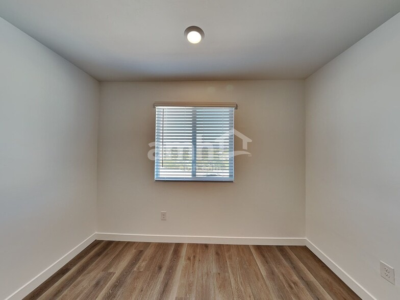 Building Photo - 6211 W Calle Bilboa