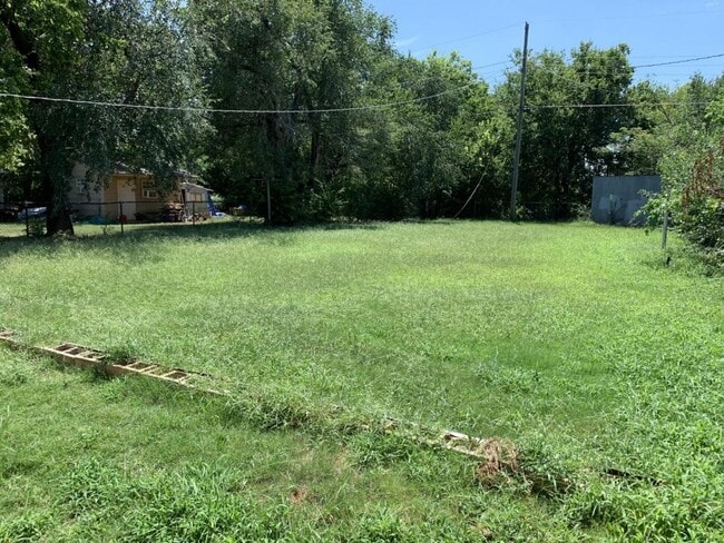 Building Photo - 1610 SE 62nd St