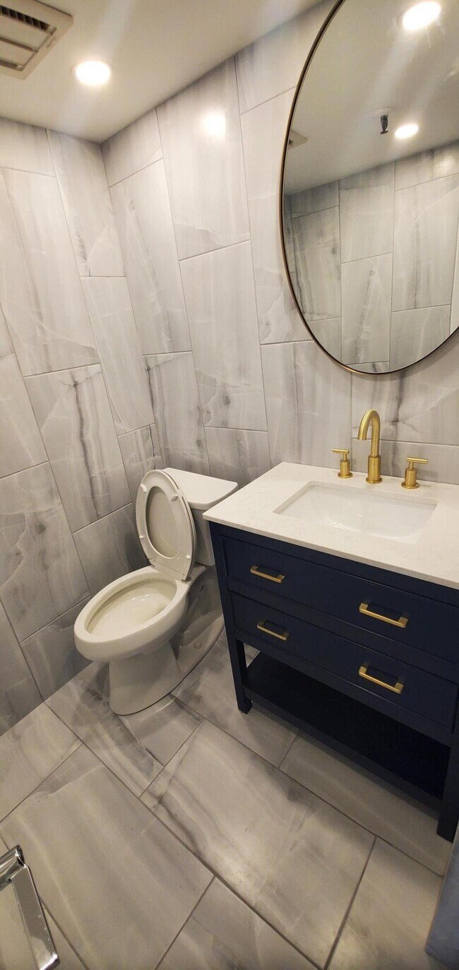 Building Photo - 859 Jeffery St