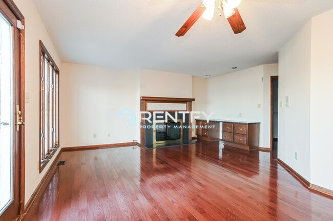 Building Photo - 123 Tiger Ln