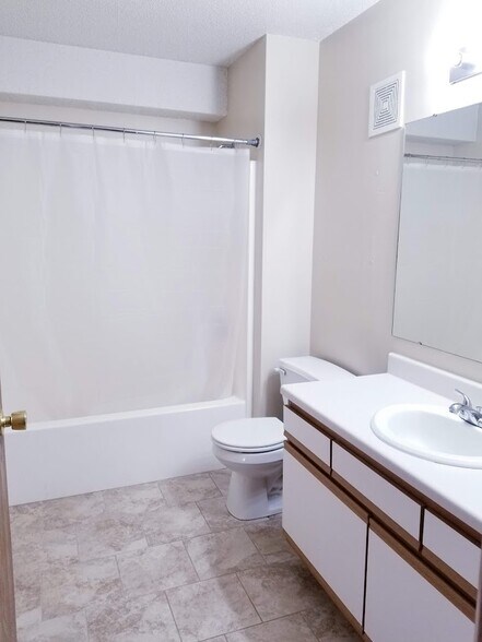 Building Photo - 560 Penn Ct