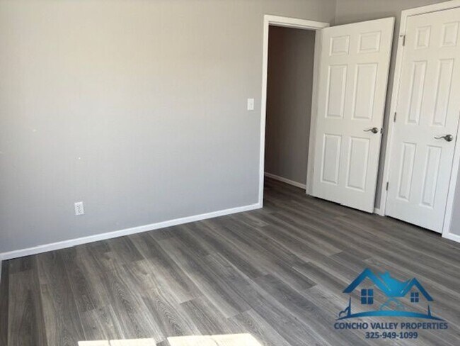 Building Photo - For Rent - 5 Bedroom/ 2 Bathroom in Santa Rita