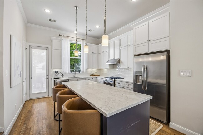 Building Photo - 1033 Ashland St