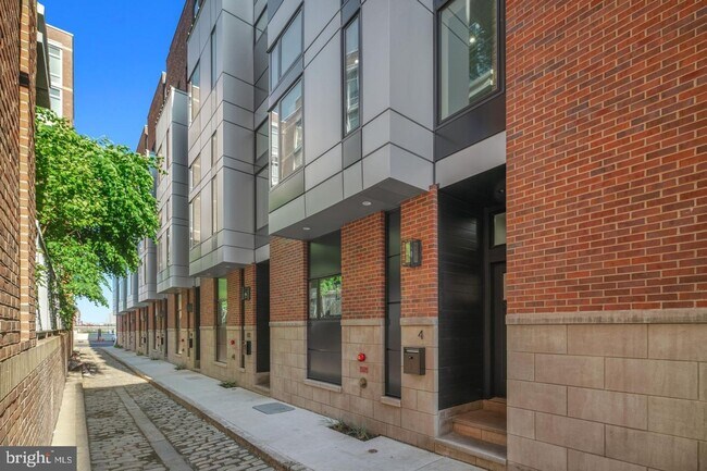 Building Photo - 108 Black Horse Alley