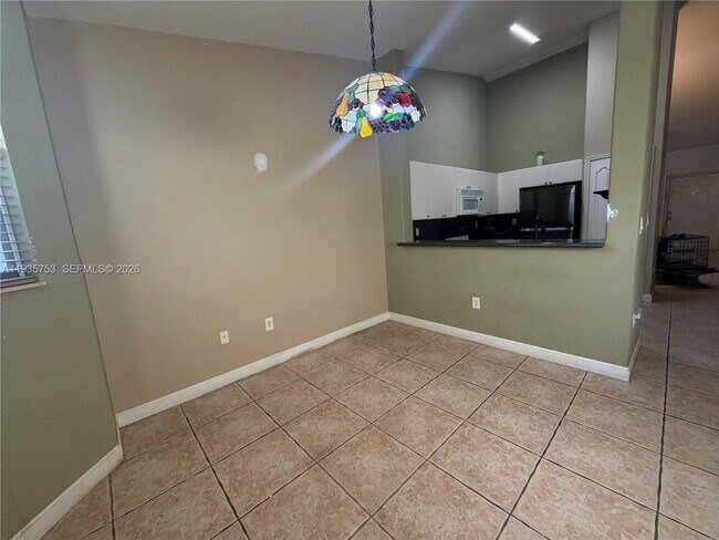 Building Photo - 1692 SE 29th Ct