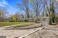 Building Photo - 2779 Horse Shoe Dr