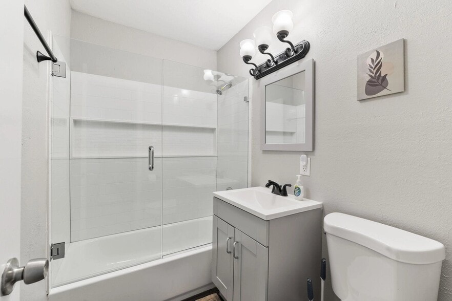 Building Photo - 4731 E Castlewood Dr