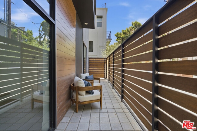Building Photo - 1159 N Formosa Ave