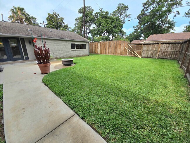 Building Photo - 1763 Maux Dr
