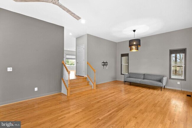 Building Photo - 19451 Youngs Cliff Rd