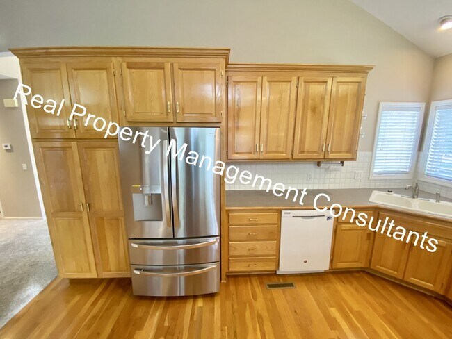 Building Photo - $1000 Move In Incentive on Lake Winnebago 3 Bedroom Home