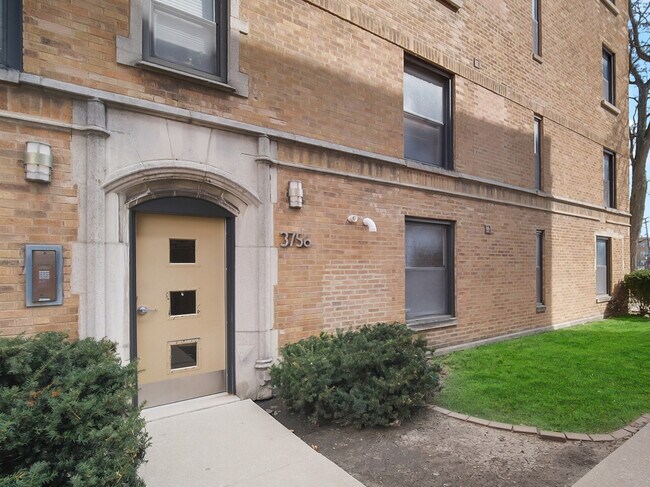 Building Photo - 3756 N Bernard St