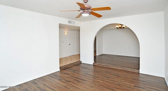 Building Photo - 4741 W Red Wolf Dr