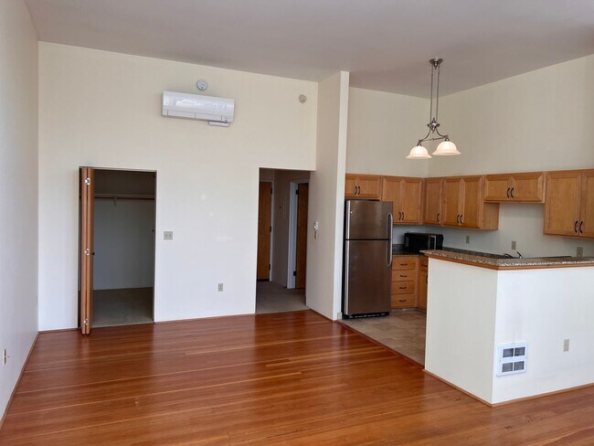 Building Photo - Historic Lincoln School Condo in downtown Eugene