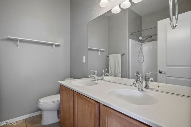 Building Photo - 2589 Chateau Clermont St