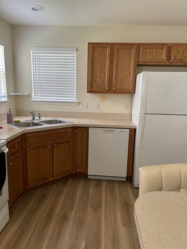 Building Photo - 3041 Camelliawood Cir E