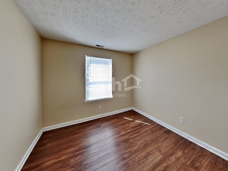 Building Photo - 8420 Brook Pointe Ct