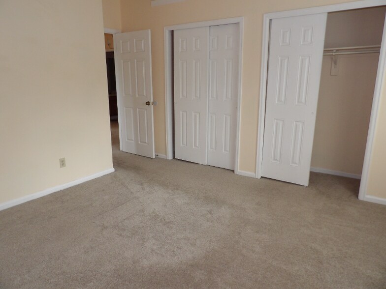 Building Photo - 3830 Gingham Way