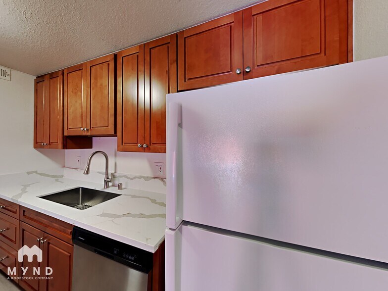 Building Photo - 7047 Greenback Ln