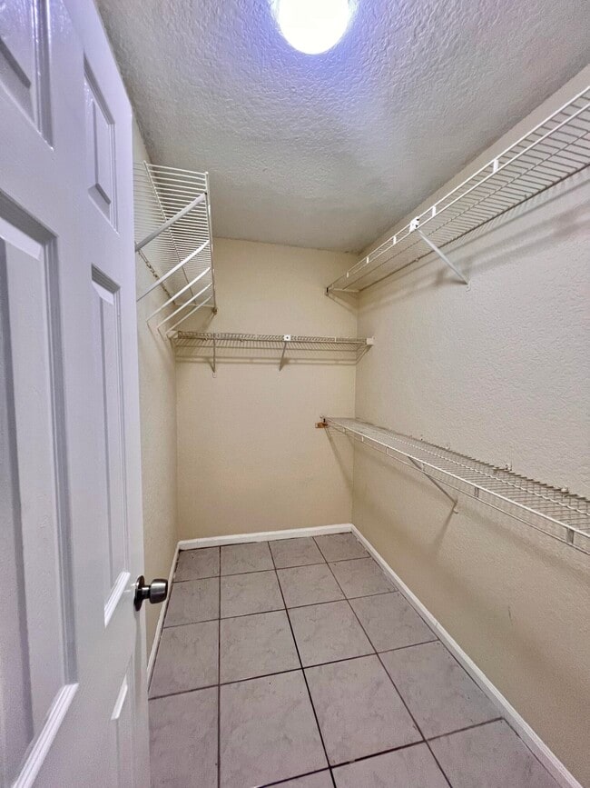 Building Photo - 423 Glenwood Dr