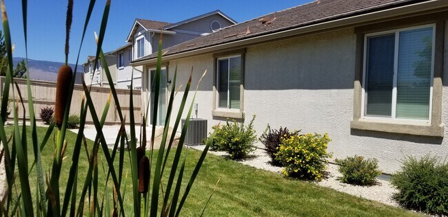 Building Photo - Large beautifully maintained newer home located in Demonte Ranch.