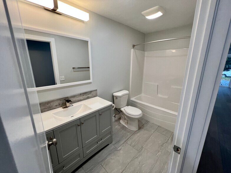 Building Photo - 5041 Medina Rd