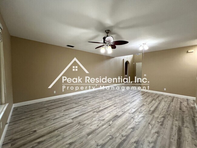 Building Photo - Beautiful Empire Ranch 5bd/3ba Home with 3 Car Garage - Must See