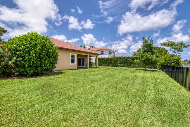 Building Photo - 172 Manor Cir