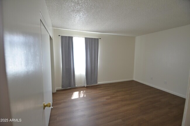 Building Photo - 4431 Plaza Vista