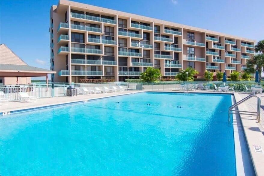 Building Photo - 1 Key Capri