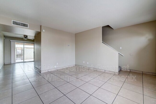 Building Photo - 3840 N 43rd Ave