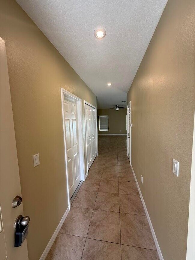 Building Photo - 5234 Oakland Lake Cir