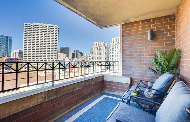 Building Photo - 500 W Harbor Dr