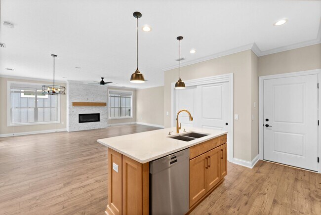 Building Photo - Luxury Maintenance-Free Former Model Home in Grove City – 2 Bed, 2 Bath Ranch