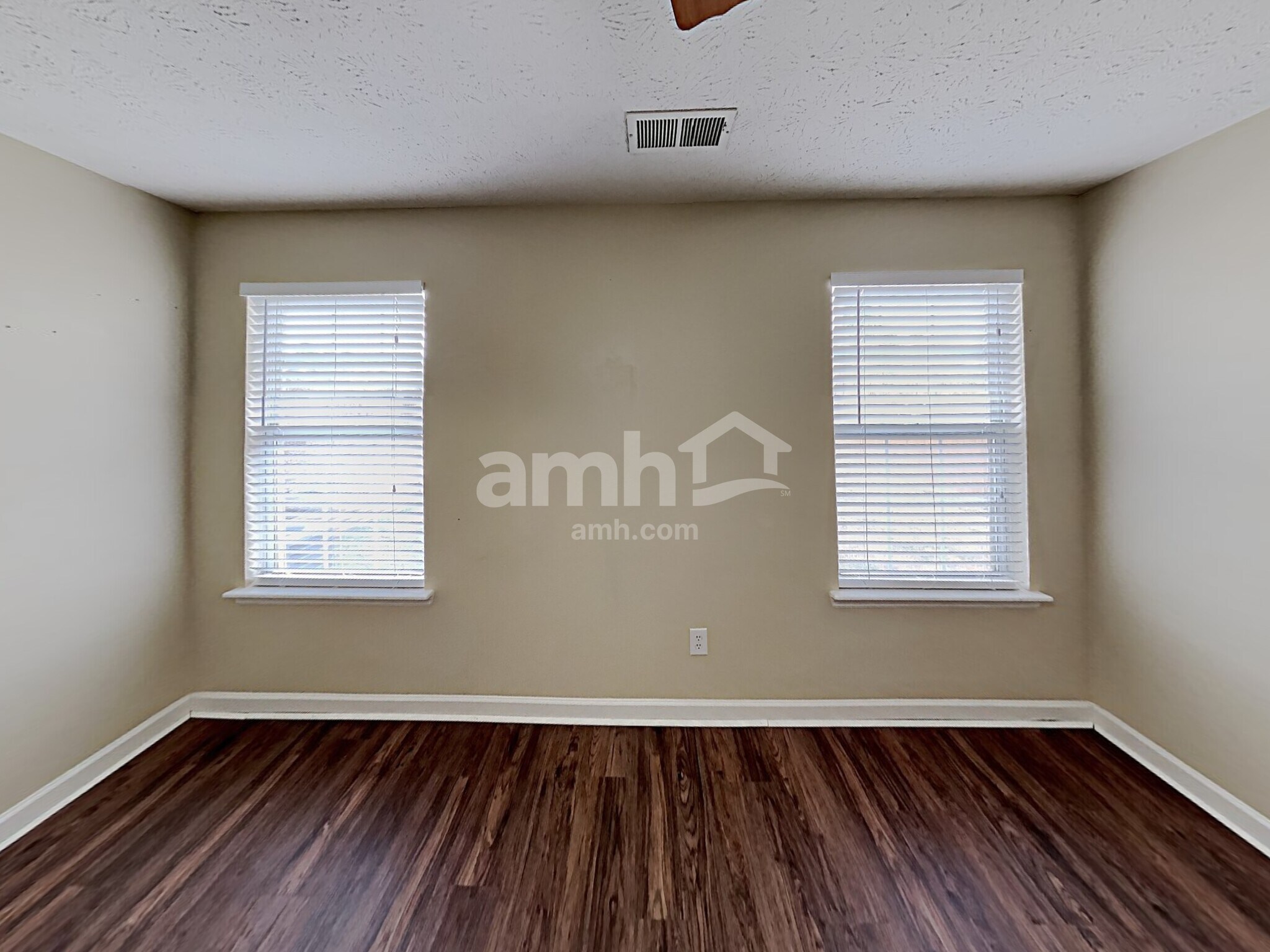 Building Photo - 4855 Lake Park Ter