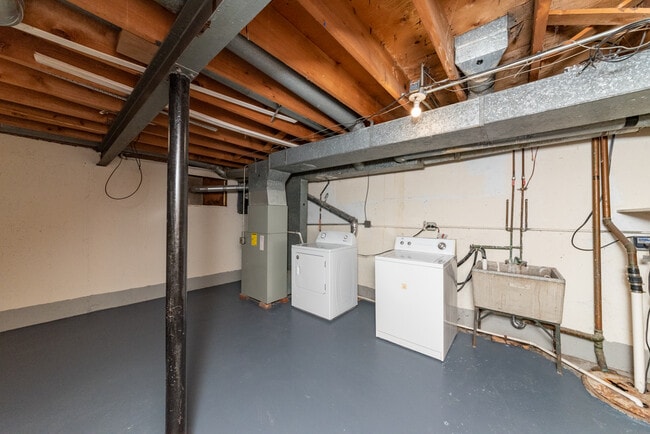 Building Photo - 820 N Milwaukee Ave