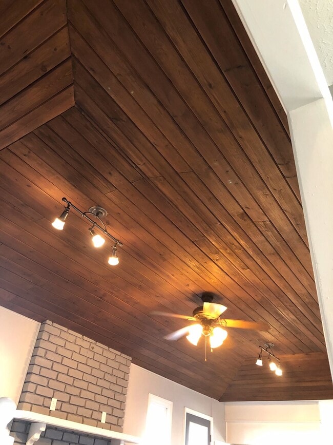 Building Photo - Beautiful  4 bedroom Remodeled Home in Ravenwood  Springfield MO