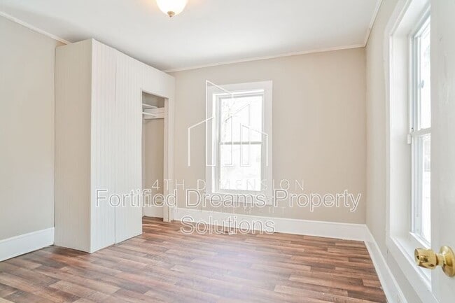Building Photo - 1505 Gholson Ave S East