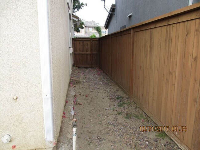 Building Photo - 35736 Emily Ave