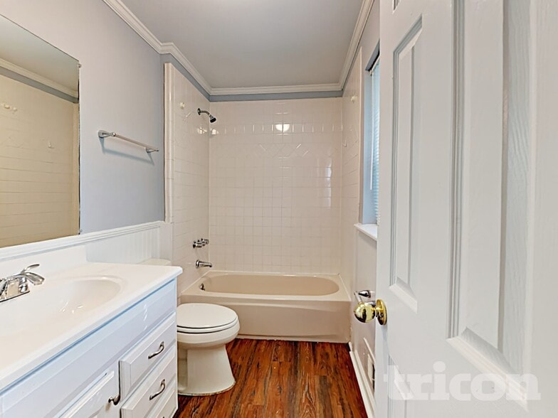 Building Photo - 4807 Alpine Dr SW