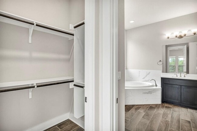 Building Photo - 12909 Mitica Dr