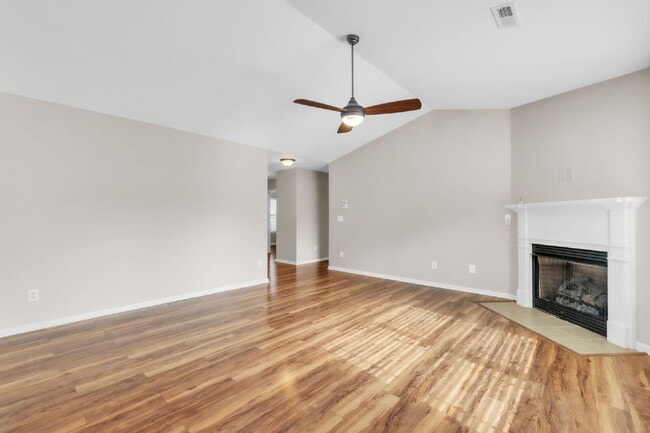 Building Photo - Elegant 3BR/2BA Home in Chartwell Estates with Fireplace & Fenced Yard $1800/mo rent