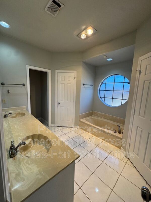 Building Photo - 7313 Century Dr