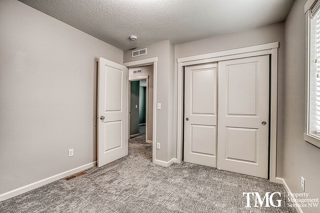 Building Photo - Spacious 4  BD Home with Modern Upgrades in Vancouver