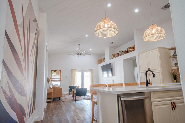 Building Photo - 45150 Birchcrest Cir